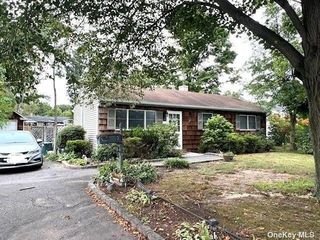 Foreclosed Home - 1016 HOWELLS RD, 11706