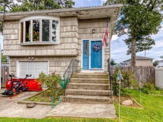 Foreclosed Home - 1025 MCCALL AVE, 11706