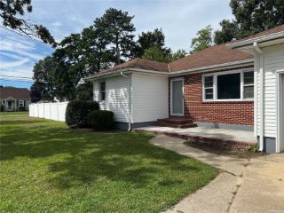 Foreclosed Home - 39 MONTAUK DR, 11706