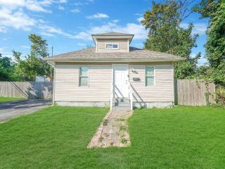 Foreclosed Home - 114 N 1ST AVE, 11706