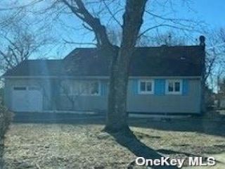 Foreclosed Home - 762 MACDONALD AVE, 11713