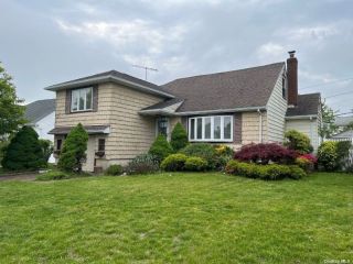 Foreclosed Home - 35 MARBOURNE RD, 11714