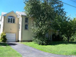 Foreclosed Home - 8 WINTHROP RD, 11717