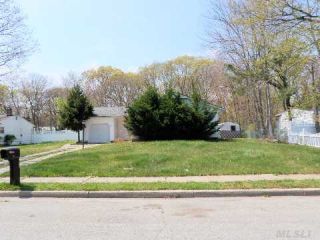 Foreclosed Home - 128 NEWHAM AVE, 11717