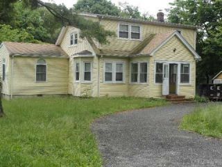 Foreclosed Home - 28 COLUMBUS AVE, 11717