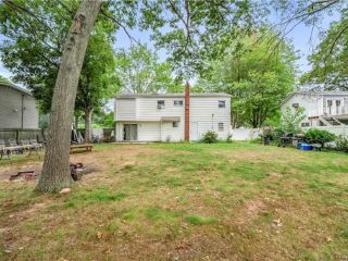 Foreclosed Home - 122 STAHLEY ST, 11717