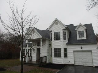 Foreclosed Home - 5 Edwin St, 11720