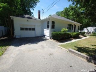 Foreclosed Home - 54 HAMMOND LN, 11720