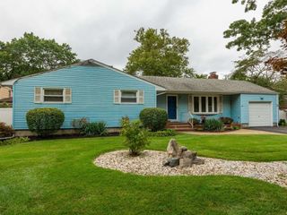 Foreclosed Home - 15 MAPLE ST, 11720