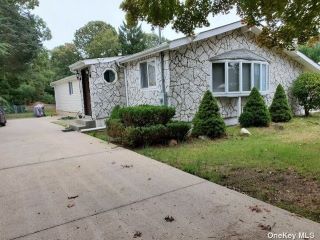 Foreclosed Home - 65 N HOWELL AVE, 11720