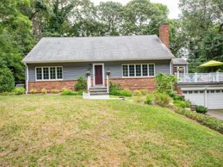 Foreclosed Home - 8 W SPRING HOLLOW RD, 11721