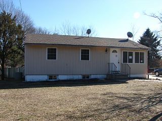 Foreclosed Home - 1040 MOTOR PKWY, 11722