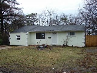Foreclosed Home - 13 NICOLL AVE, 11722