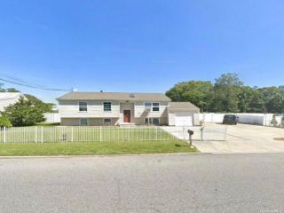 Foreclosed Home - 805 WILSON BLVD, 11722