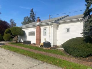 Foreclosed Home - 1178 CONNETQUOT AVE, 11722