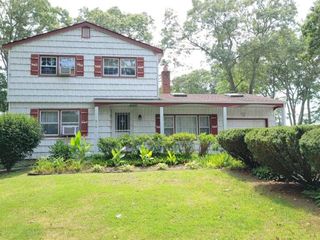 Foreclosed Home - 214 NAPOLI ST, 11722