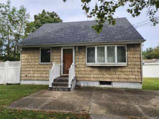 Foreclosed Home - 33 E BEECH ST, 11722