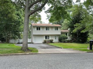 Foreclosed Home - 116 GANNET DR, 11725