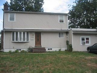 Foreclosed Home - 305 KENSINGTON CT, 11726