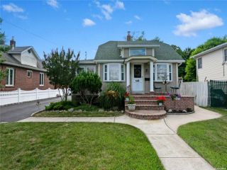 Foreclosed Home - 70 BAYLAWN AVE, 11726