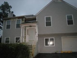 Foreclosed Home - 18 HAYES LN, 11727