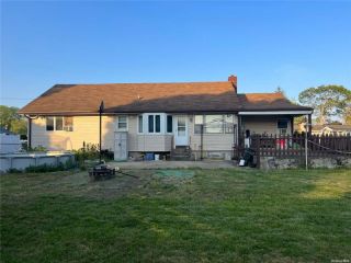 Foreclosed Home - 118 JEFFERSON AVE, 11729