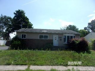 Foreclosed Home - 29 IRVING AVE, 11729