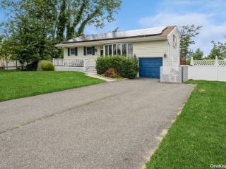 Foreclosed Home - 15 BRIAN DR, 11730
