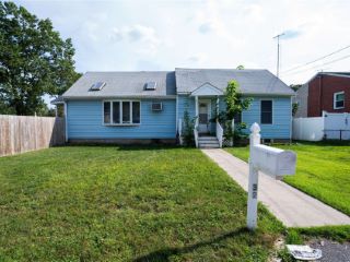 Foreclosed Home - 32 FREEPORT ST, 11730