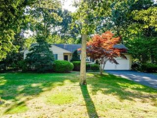Foreclosed Home - 139 WOODHOLLOW RD, 11739