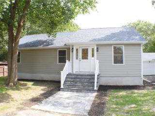 Foreclosed Home - 404 CLOVER PL, 11741