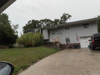 Foreclosed Home - 1156 WAVERLY AVE, 11742