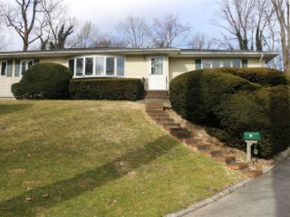 Foreclosed Home - 23 CIDER MILL LN, 11743
