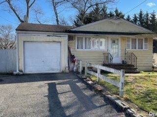 Foreclosed Home - 16 LAFAYETTE ST, 11743