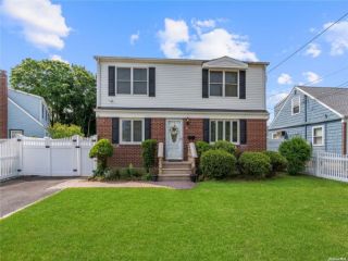 Foreclosed Home - 4 CORTELYOU ST W, 11746