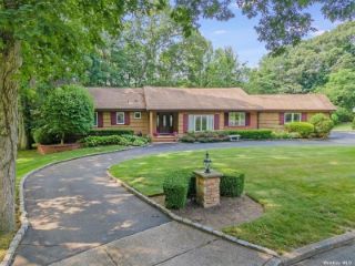Foreclosed Home - 9 COUNTRY SQUIRE CT, 11746