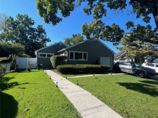 Foreclosed Home - 36 W 22ND ST, 11746