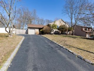Foreclosed Home - 29 Oak Forest Dr, 11749