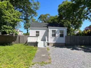 Foreclosed Home - 5 3RD ST, 11755
