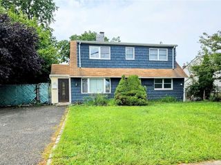 Foreclosed Home - 117 BLOOMINGDALE RD, 11756