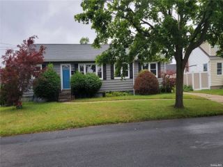 Foreclosed Home - 165 TREMONT RD, 11757