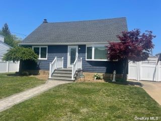 Foreclosed Home - 121 RHODE ISLAND AVE, 11758