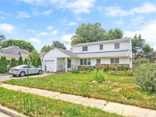 Foreclosed Home - 356 HARRISON AVE, 11758