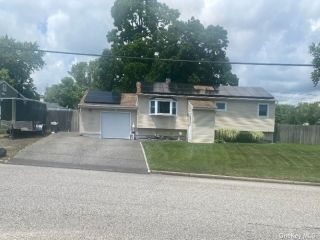Foreclosed Home - 2303 KNICKERBOCKER AVE, 11763