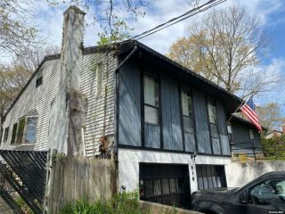 Foreclosed Home - 218 BUFFALO AVE, 11763