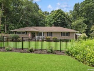 Foreclosed Home - 4 DOGWOOD LN, 11764