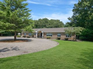 Foreclosed Home - 165 CRYSTAL BROOK HOLLOW RD, 11766