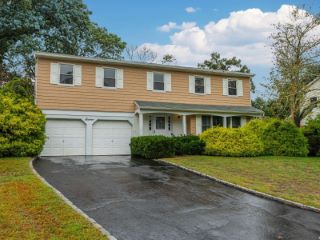 Foreclosed Home - 16 ROSANNE CT, 11767