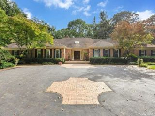 Foreclosed Home - 10 LAUREL WOODS DR, 11771