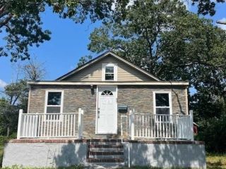 Foreclosed Home - 85 LAUREL ST, 11772